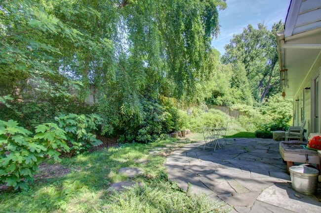 Building Photo - Cool Colonial in North Chevy Chase!