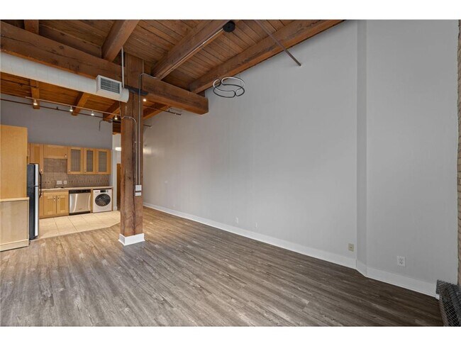 Building Photo - 400 N 1st St