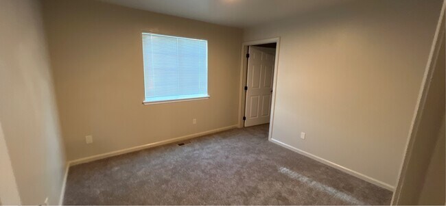 Building Photo - 10066 W Garverdale Ln