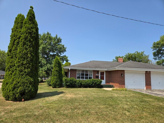 Building Photo - 592 Donna Dr