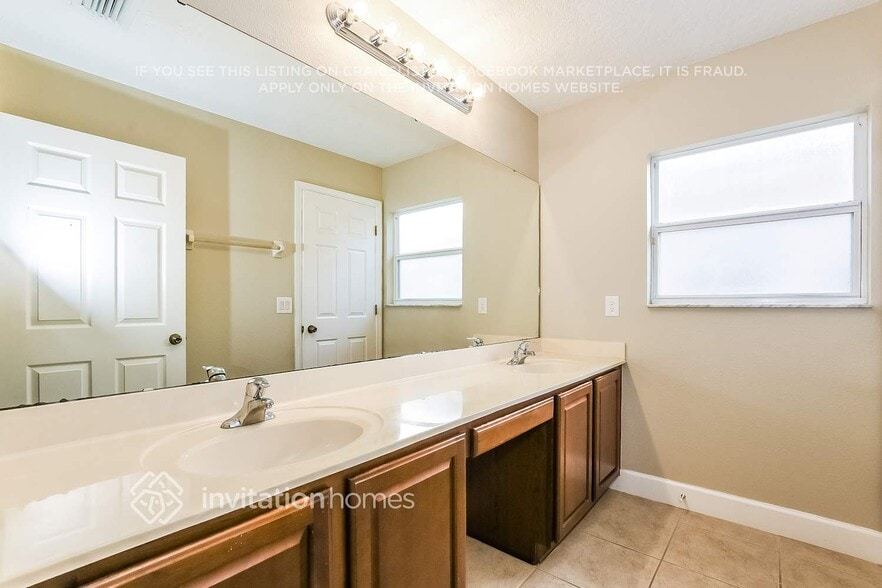 Building Photo - 10636 Willow Ridge Loop