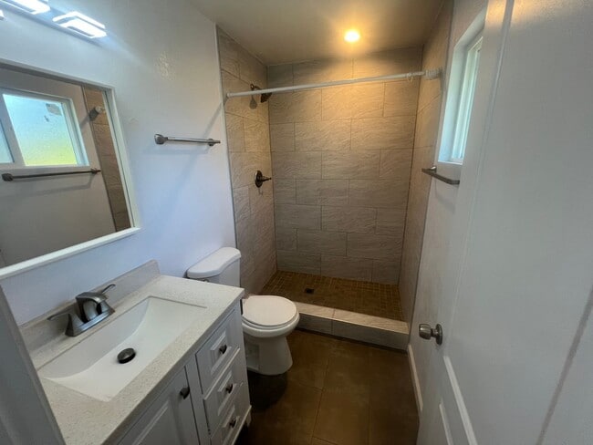 Building Photo - 880 San Mateo Ct