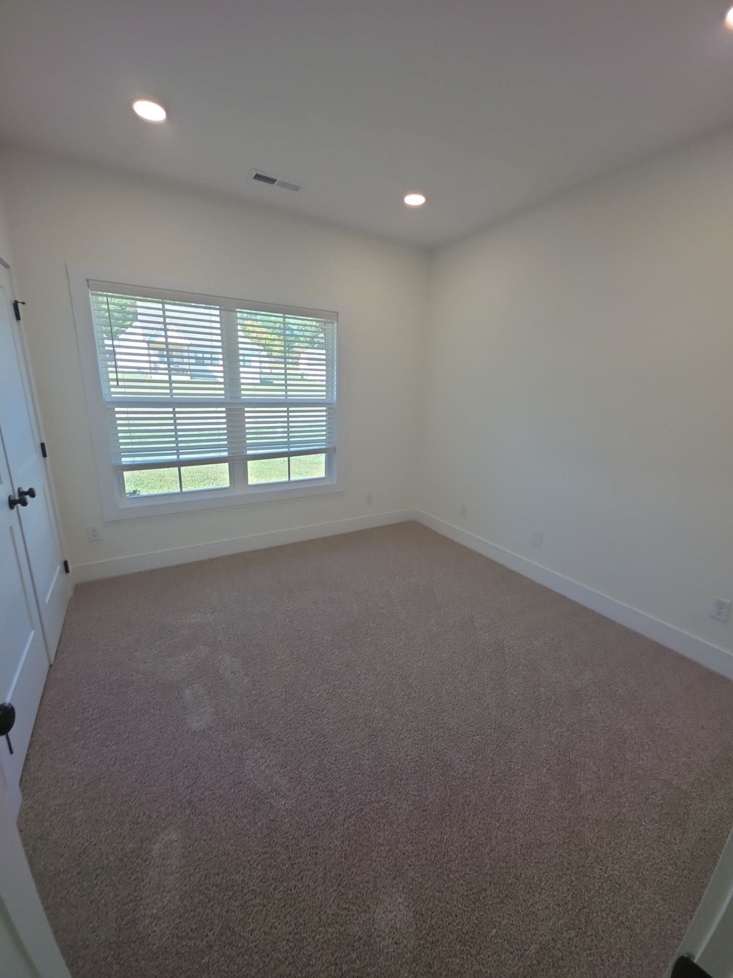 Building Photo - 481 Creekview Ln