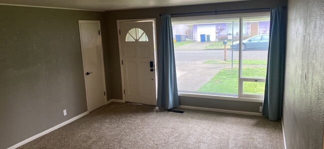 Building Photo - HALF OFF FIRST MONTHS RENT!!