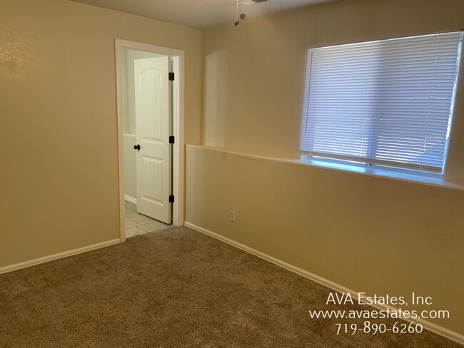 Building Photo - 689 E Laporte Dr