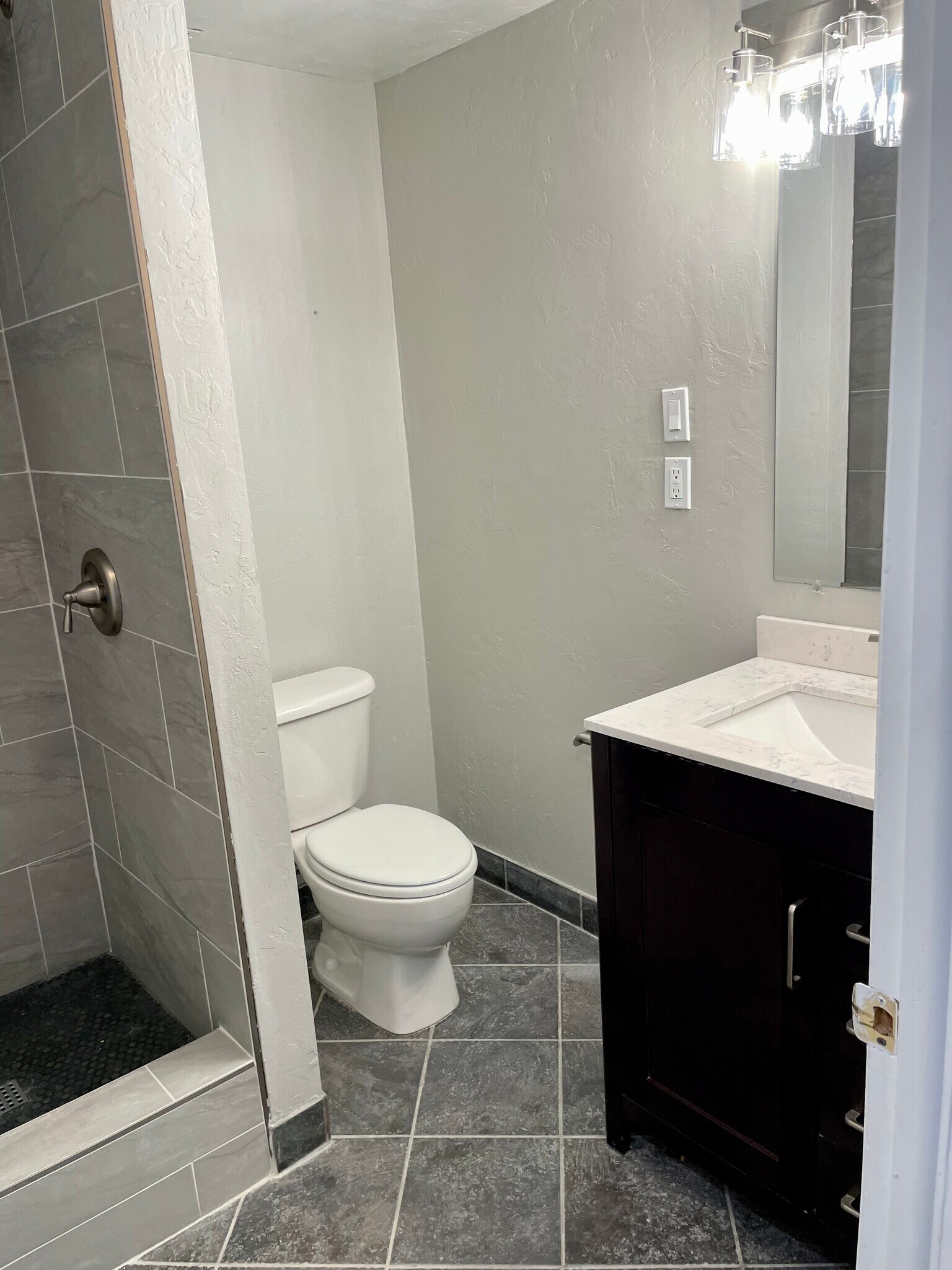 Building Photo - 415 Aspen Dr