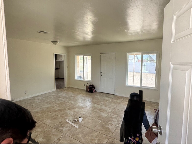 Building Photo - 735 Ramona Ave N