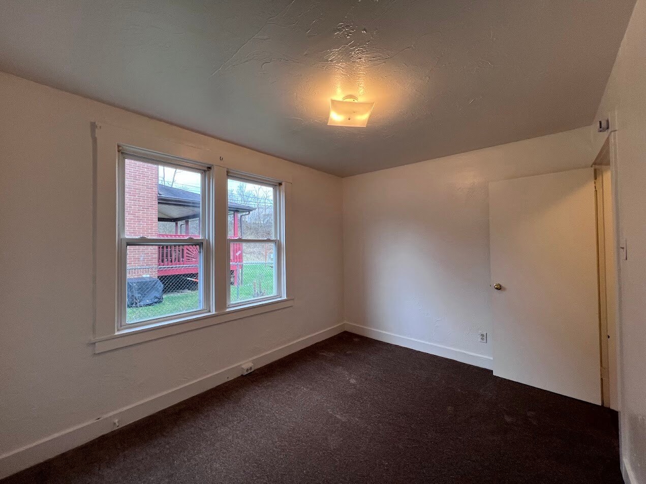 Building Photo - 614 Short St