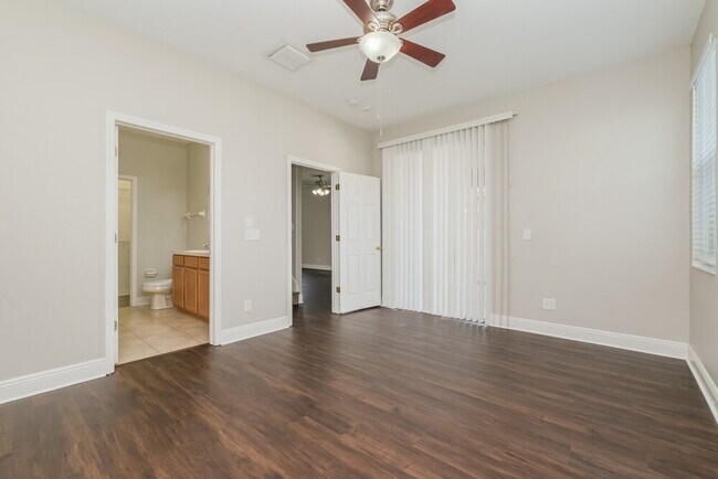 Building Photo - 8545 Deer Chase Dr