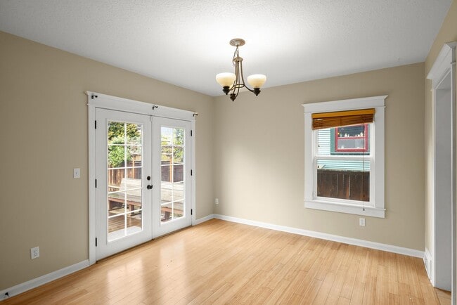 Building Photo - URBAN UPDATED 4 Bedroom/3 Bath CRAFTSMAN S...
