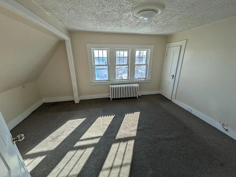 Building Photo - 236 Hillside Ave