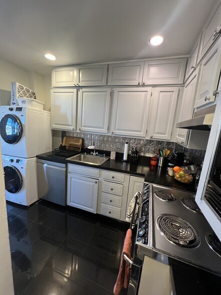 Building Photo - 1830 17th St NW