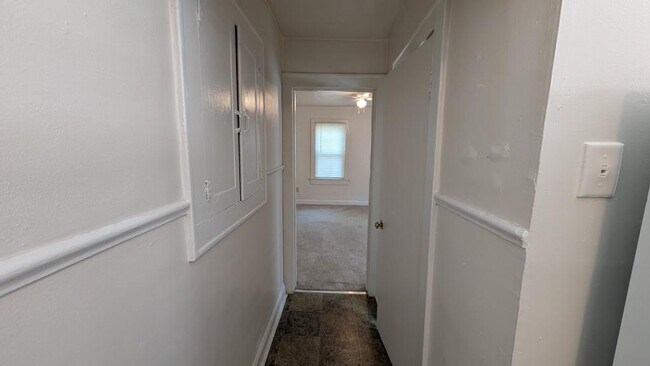 Building Photo - 1435 W 32nd St