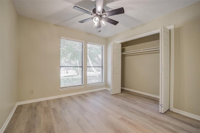 Building Photo - 306 Corral Ln
