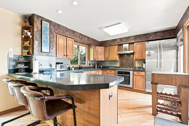 Building Photo - 551 Aspen Dr