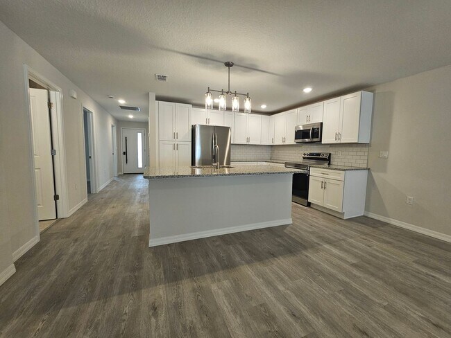 Building Photo - Move-In Ready! Stunning 3-Bedroom Home with Modern Upgrades
