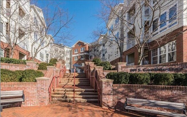 Building Photo - 801 S Greenbrier St