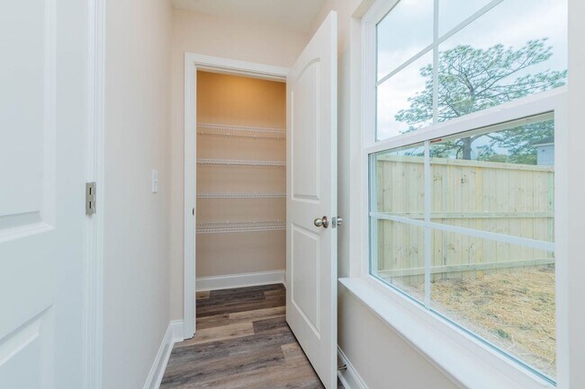 Building Photo - 122 Tabor Dr