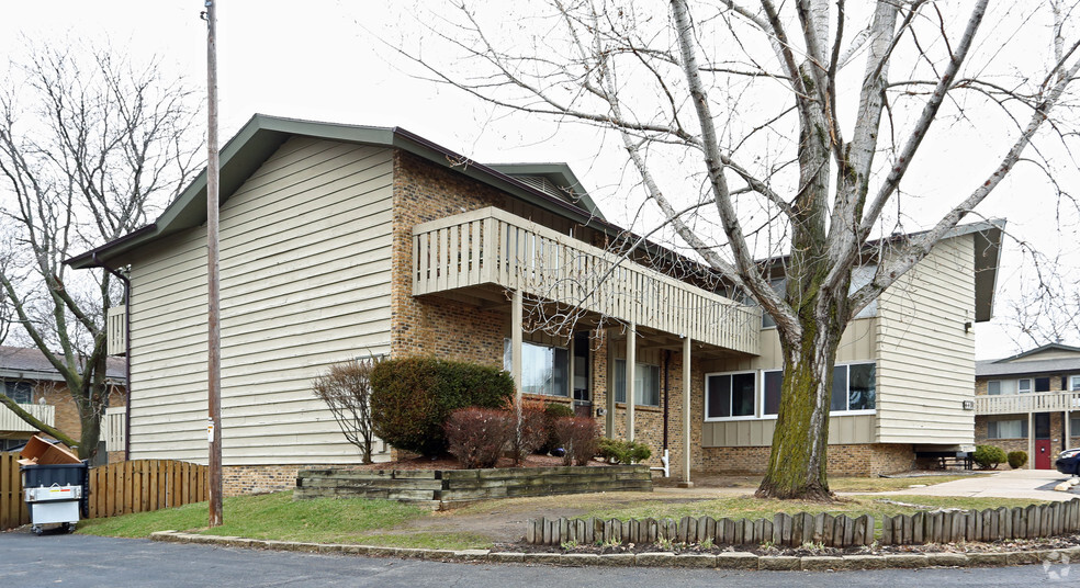 Primary Photo - Windpoint Apartments