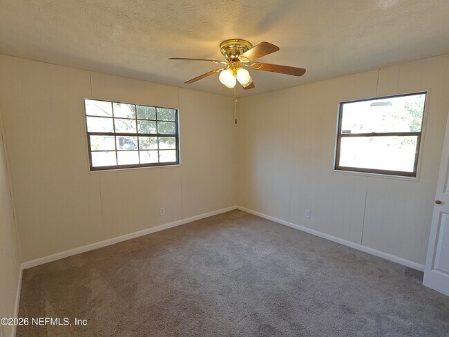 Building Photo - 588 Madeira Dr