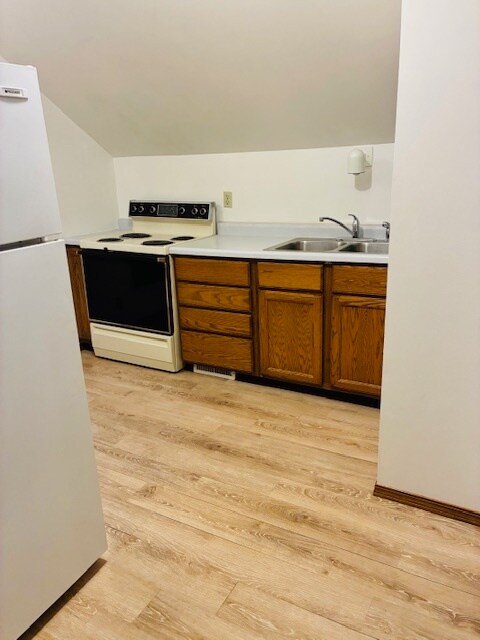 Kitchen Area - 1220 W Packard St