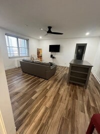 Building Photo - Charming 1BR Condo in Downtown Atlanta