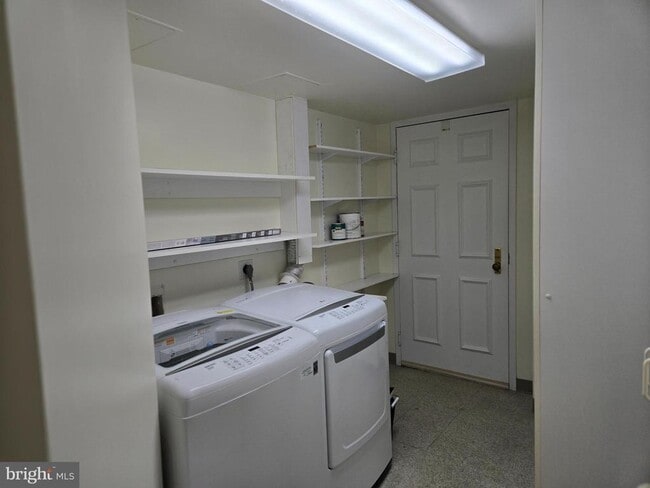 Building Photo - 5450 Whitley Park Terrace