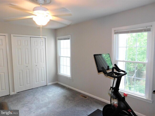 Building Photo - 8487 Springfield Oaks Dr