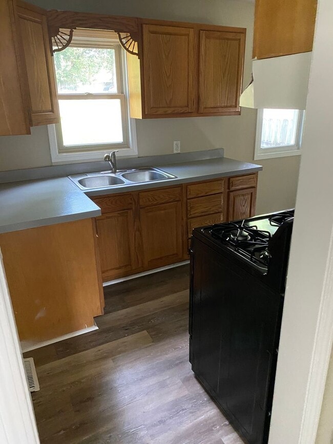 Building Photo - Fall in Love with this Cozy 2 Bedroom House!