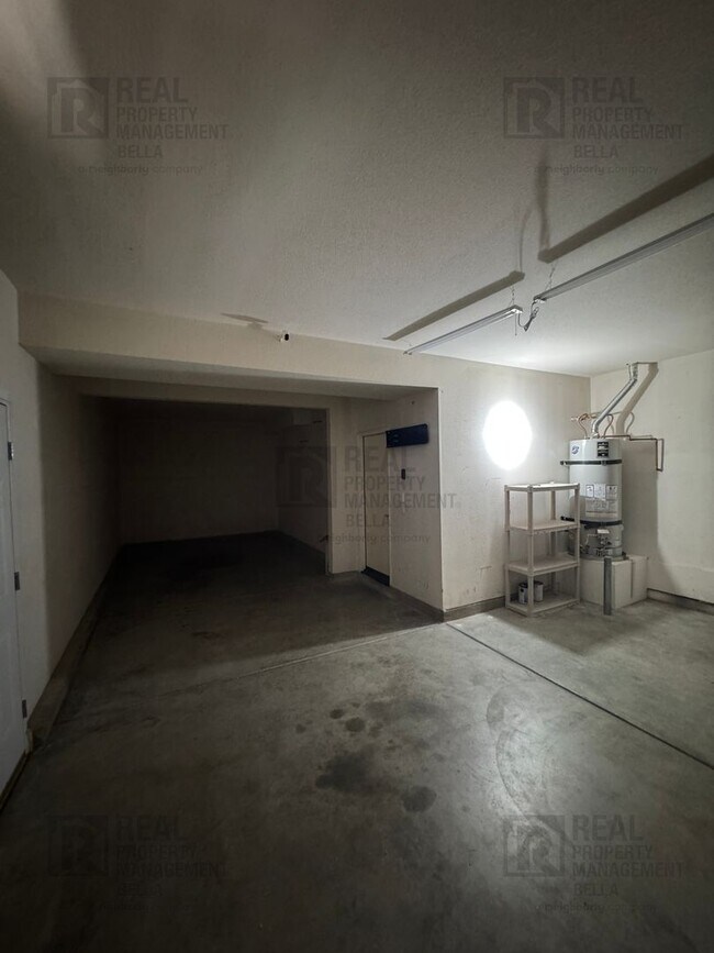 Building Photo - 4-Bedroom Home with Desirable Downstairs Bedroom & Full Bath