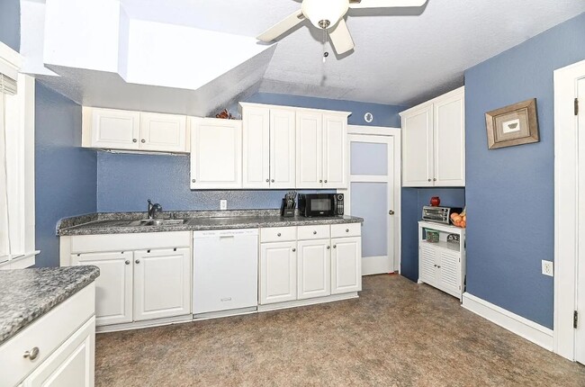 Building Photo - 3717 S 56th St