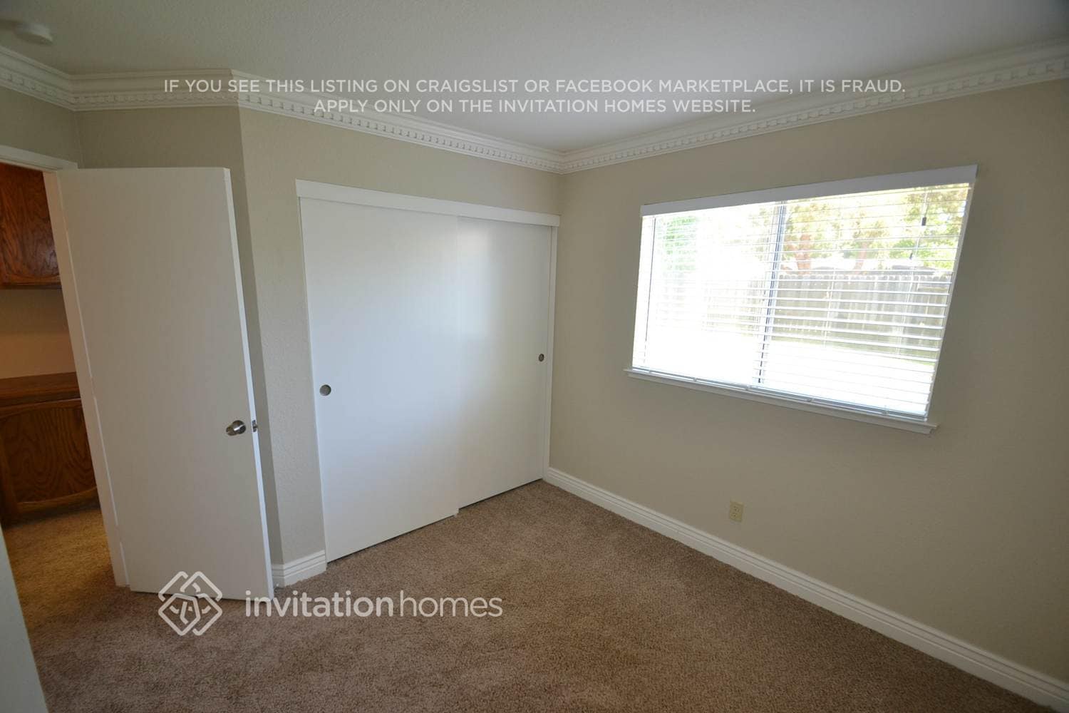 Building Photo - 9417 Soaring Oaks Dr