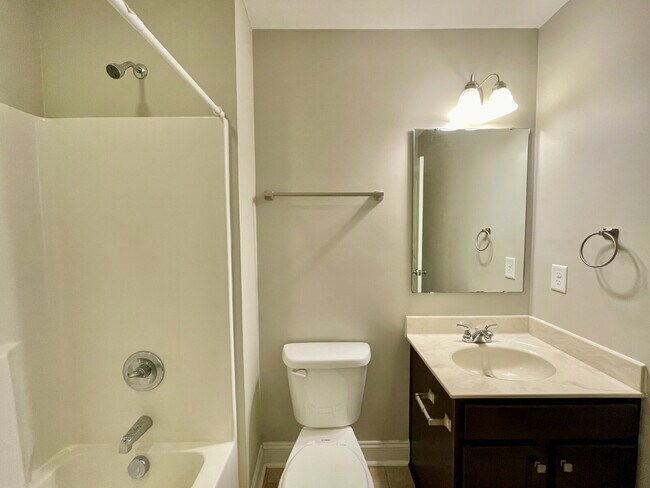 Building Photo - Beautiful 2 Story Home In Bridgeport North...