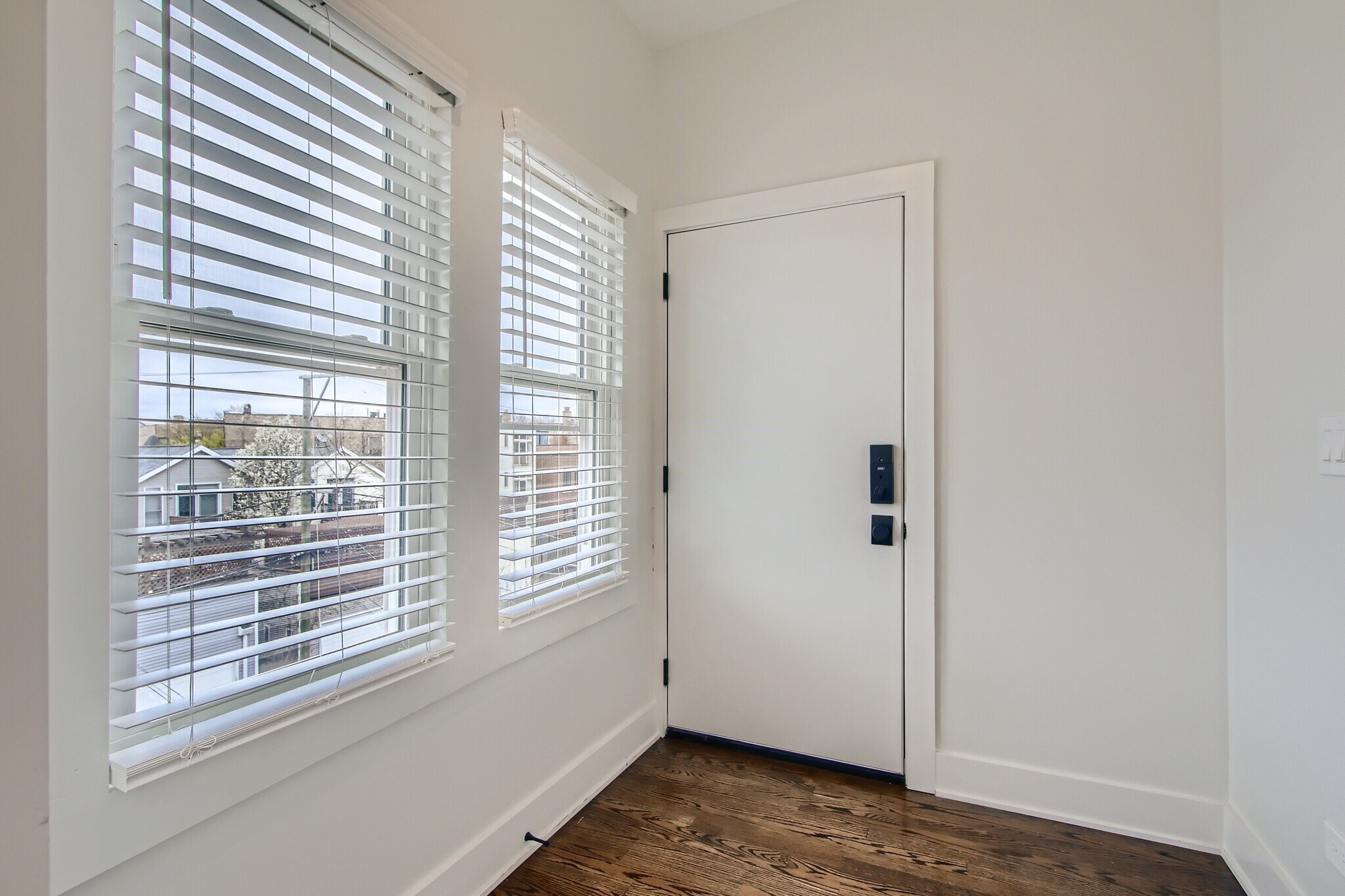 Building Photo - 1452 W Irving Park Rd