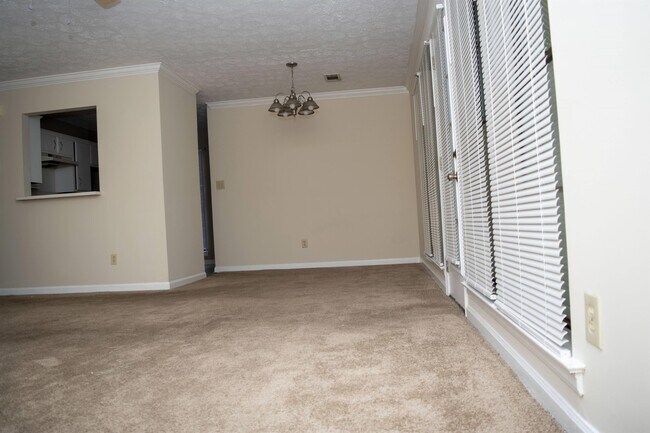 Building Photo - 1615 Woodmere Loop