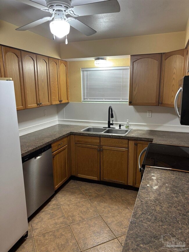 Building Photo - 425 Rentz Ave