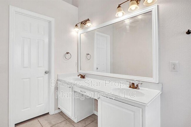 Building Photo - 2827 Rosewood Blvd