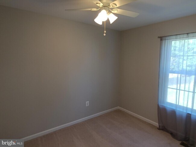 Building Photo - 345 Silver Ridge Dr