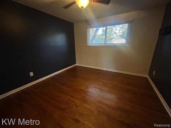 Building Photo - 1210 Kenilworth Pl