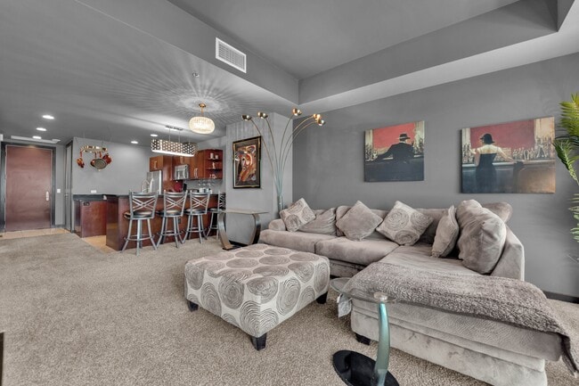 Building Photo - 4575 Dean Martin Dr