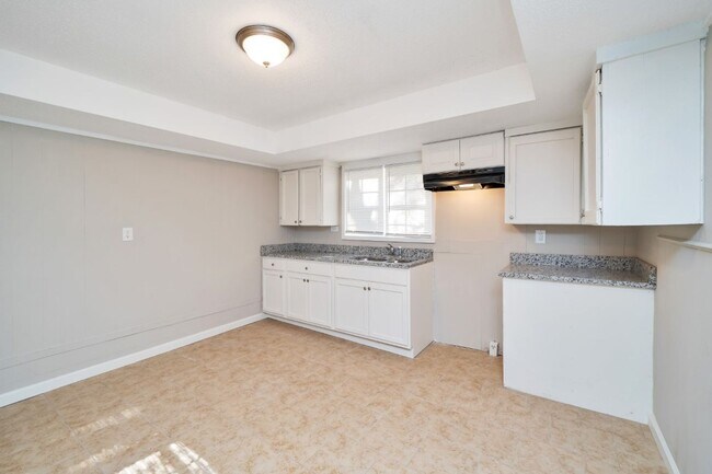 Building Photo - Bessemer Gem! Modern Renovation, Huge Living Room, Great Location