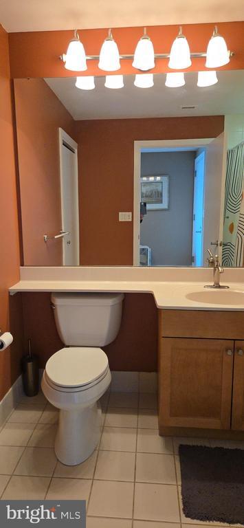 Building Photo - 717 S Christopher Columbus Blvd