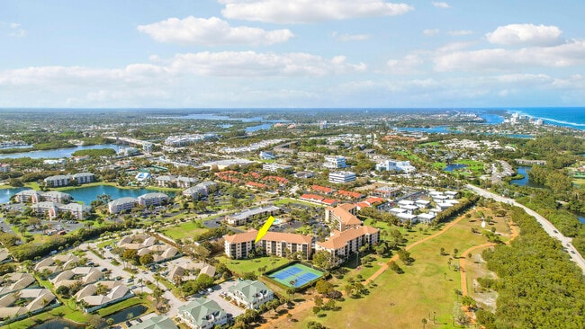 Building Photo - 275 Palm Ave