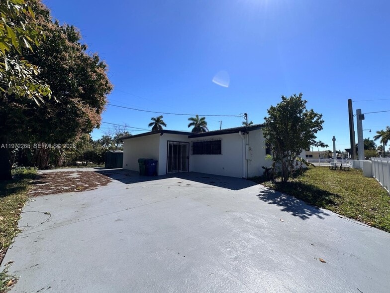 Building Photo - 1631 NW 175th St