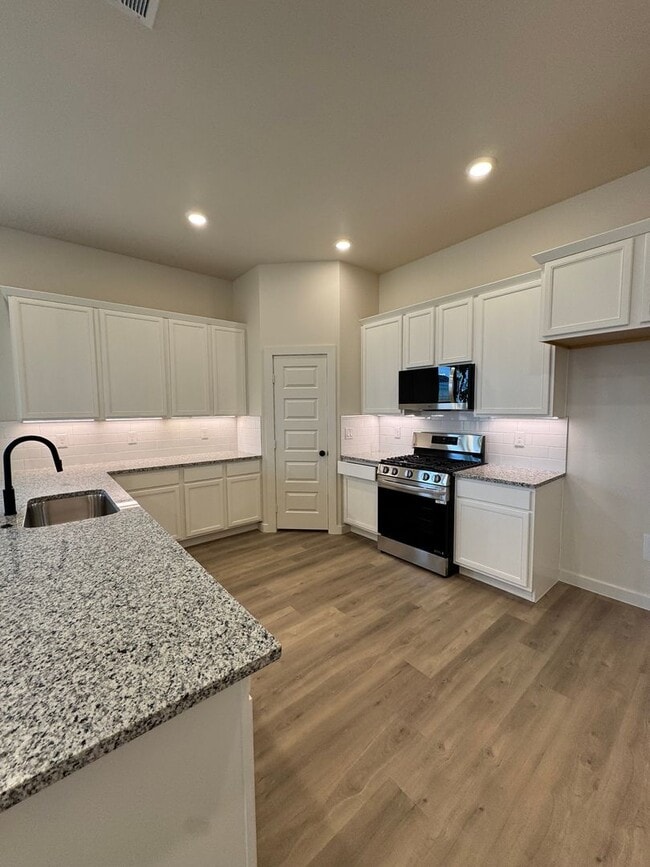 Building Photo - Fabulous Luxury Newer 2025 Build 3/2/2