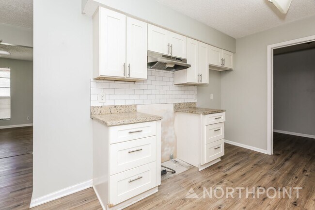 Building Photo - 3 BR/2BA | Newly Renovated Single Family Home | 1-Car Garage Parking | Fenced  backyard