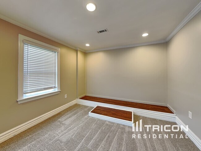 Building Photo - 538 Richmond Pl
