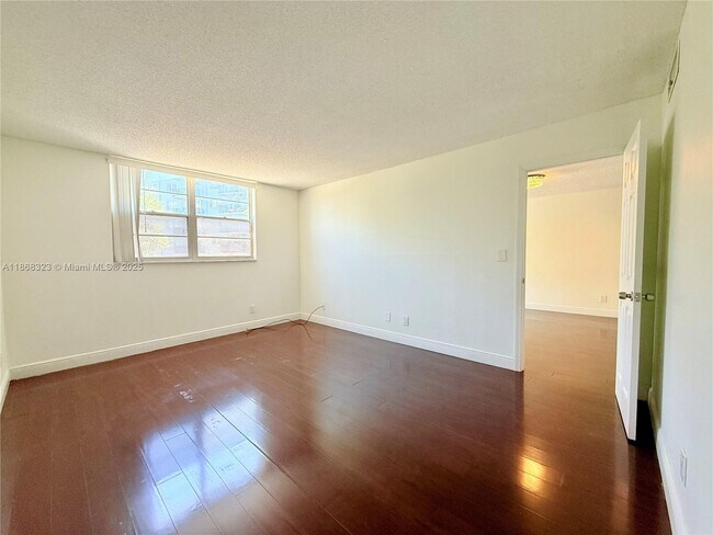 Building Photo - 1465 NE 123rd St