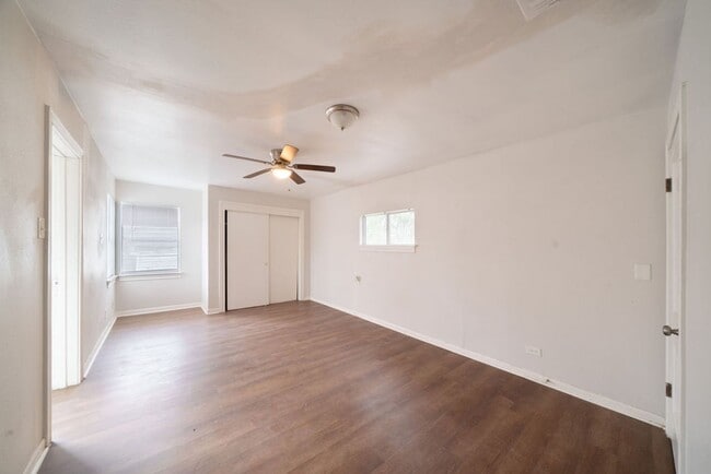 Building Photo - Updated 3-Bedroom Home with Detached Garage & Fenced Yard