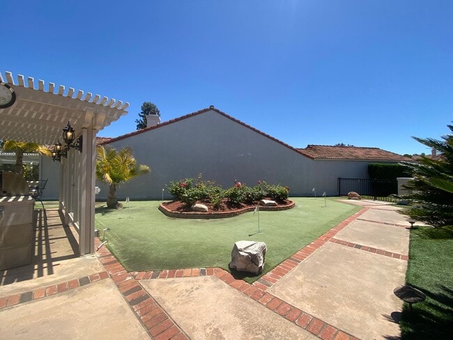 Building Photo - 2 Bedroom, 2 Bath Home with Golf Course View!